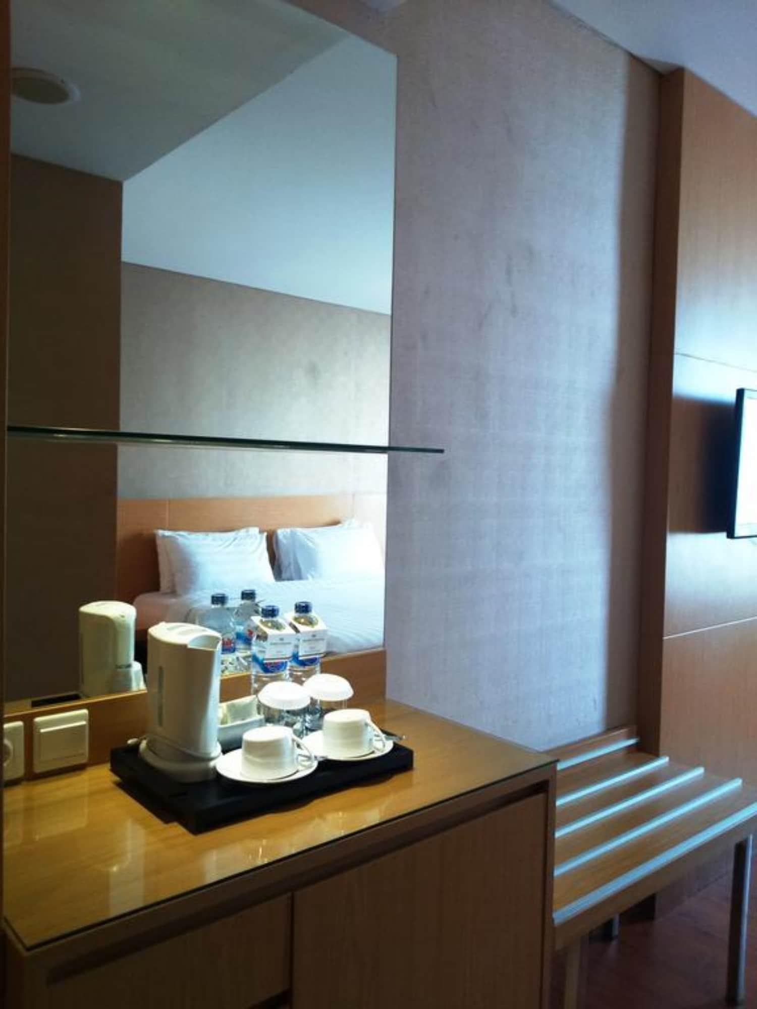 Hotel Santika Premiere Gubeng Surabaia Exterior foto