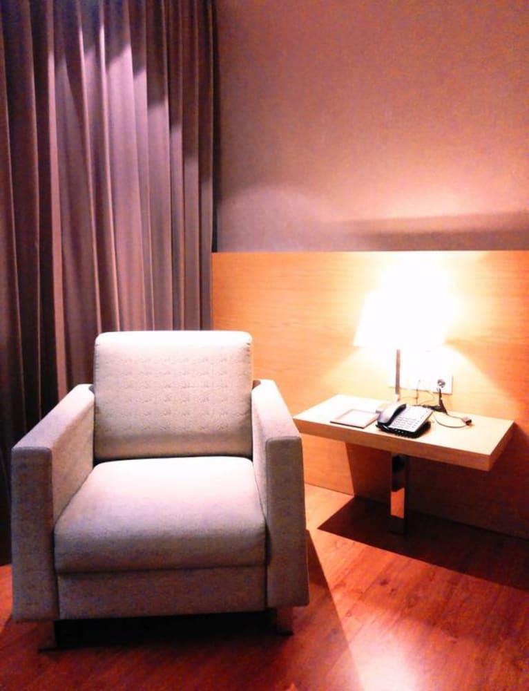 Hotel Santika Premiere Gubeng Surabaia Exterior foto