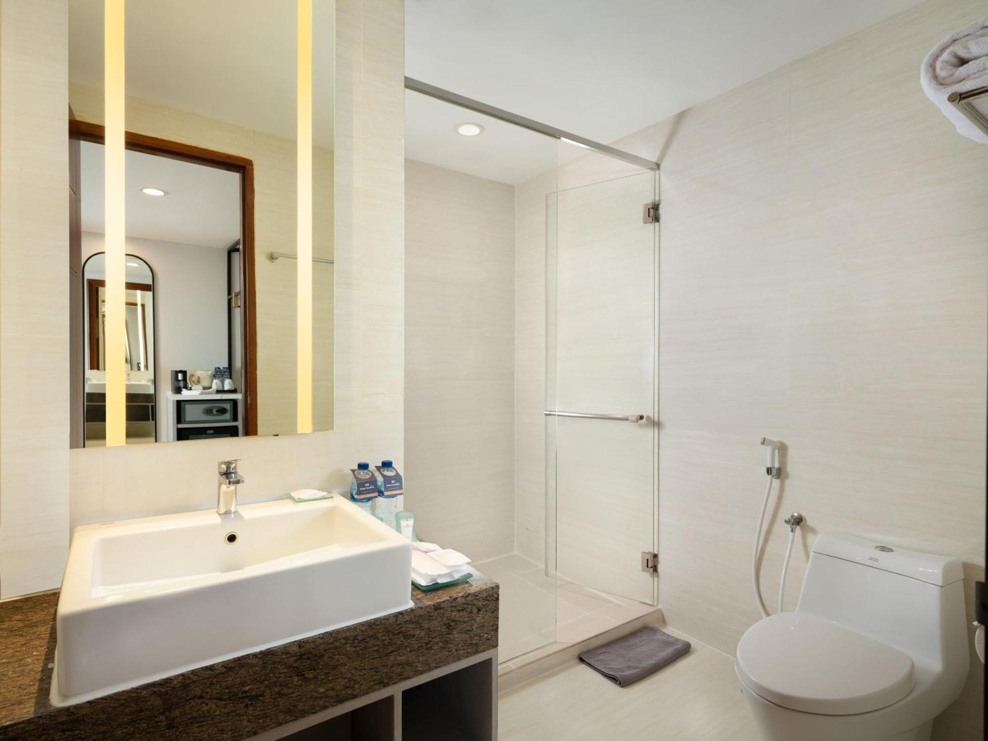 Hotel Santika Premiere Gubeng Surabaia Exterior foto