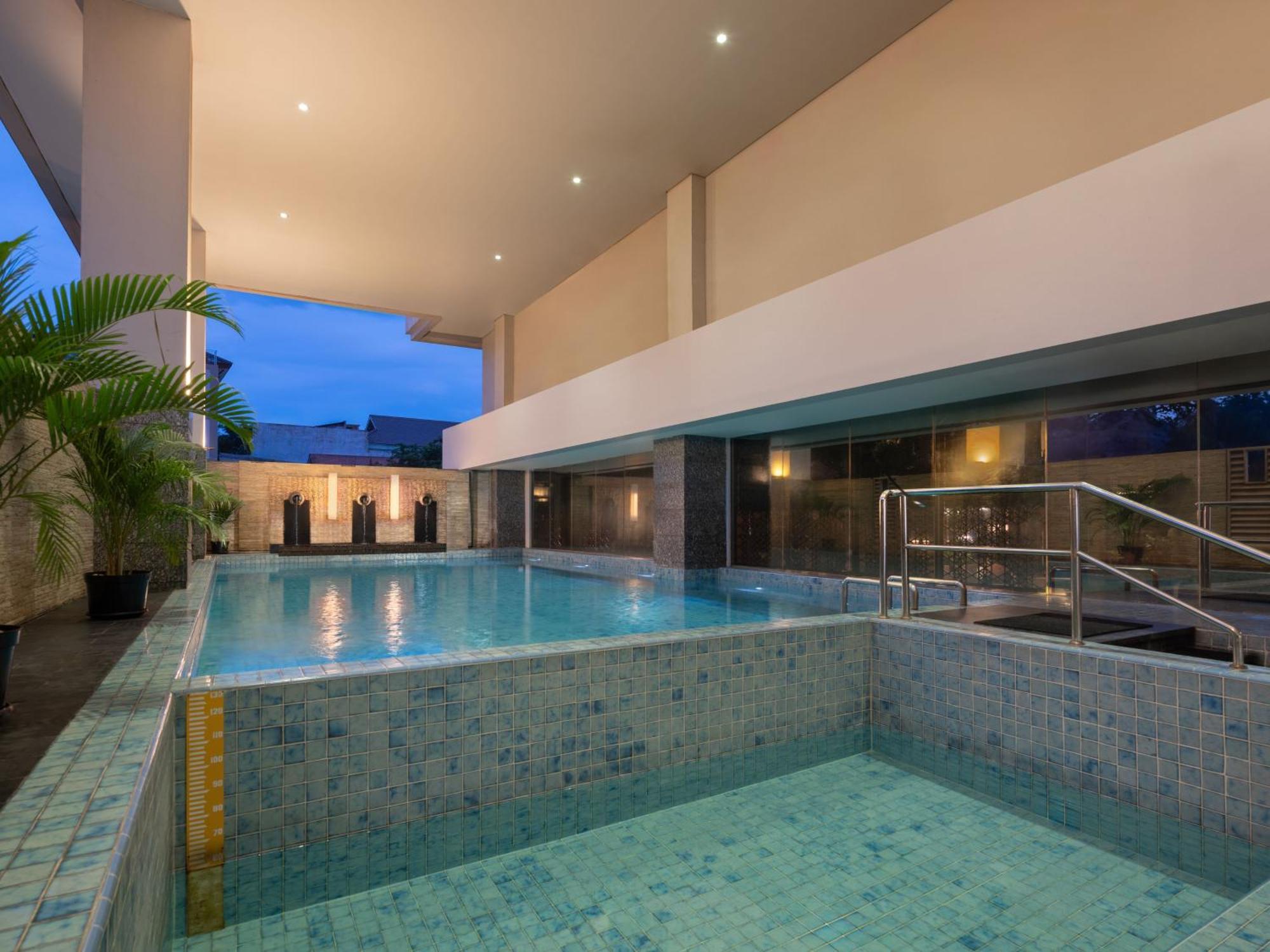 Hotel Santika Premiere Gubeng Surabaia Exterior foto