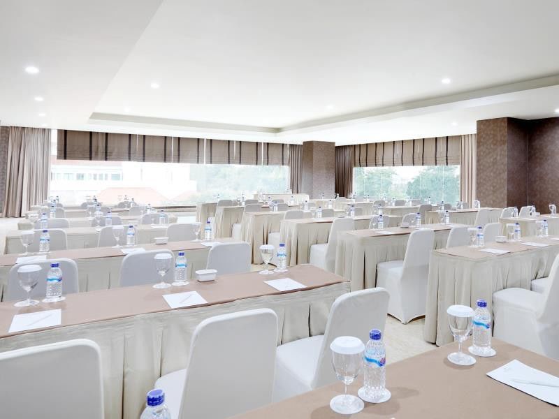 Hotel Santika Premiere Gubeng Surabaia Exterior foto